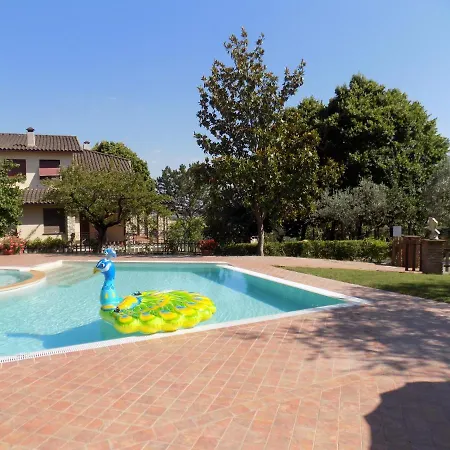 Scappo In Umbria, Nelle Vigne נארני