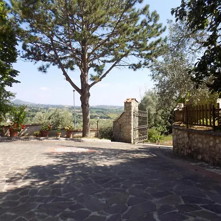 Scappo In Umbria, Nelle Vigne נארני