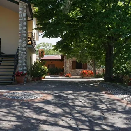 Scappo In Umbria, Nelle Vigne נארני
